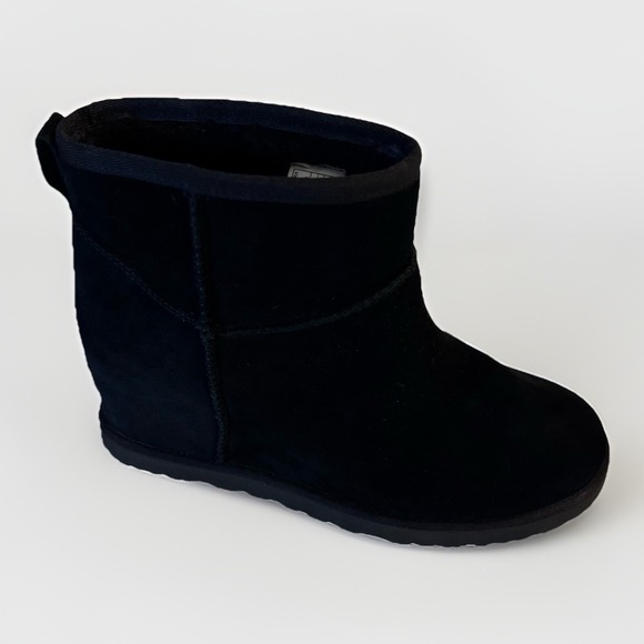 UGG Womens Classic Femme Mini Boot Black Suede Size 9 M - Picture 1 of 8